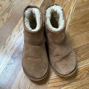 Girls UGG Classic mini - size US 3 (chestnut)